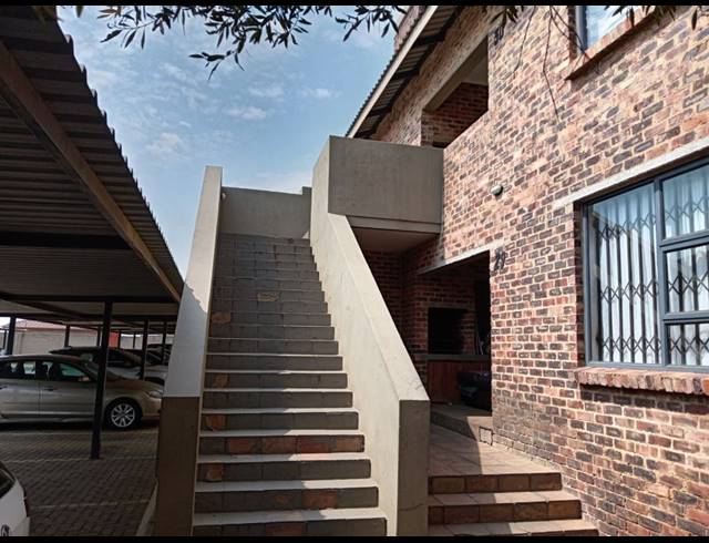 2 BEDROOM TOWNHOUSE FOR SALE IN ALBERTSDAL